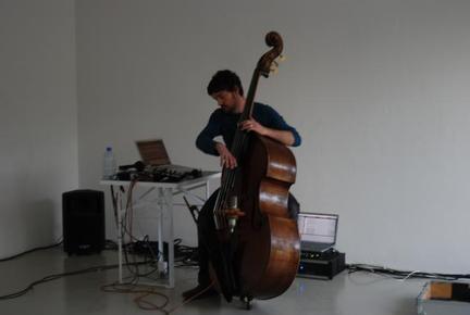 Klaus Janek(double bass) AttributionNoncommercialShareAlike  Some rights reserved by echolot / badabum